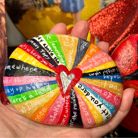 Hand painted Wizard of OZ Rocks 1-of-a-kind Art Painting - No 2 Alike! ππ π‘β€οΈ - Picture 3 of 9